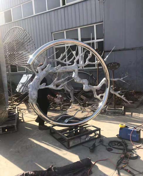 阜陽(yáng)不銹鋼雕塑廠家的雕塑作品在商業(yè)廣告中的應(yīng)用效果如何？